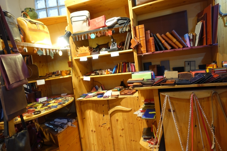 Leather-goods-shop (3)